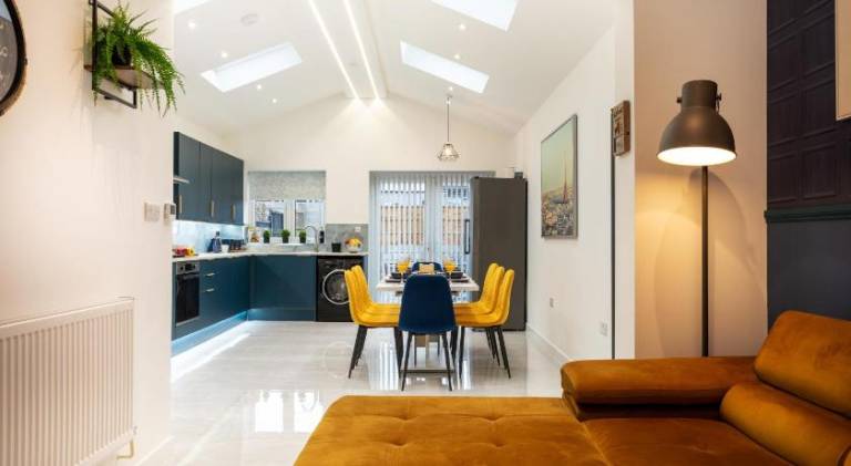 Vacation home with yard | Pets allowed in Leicester