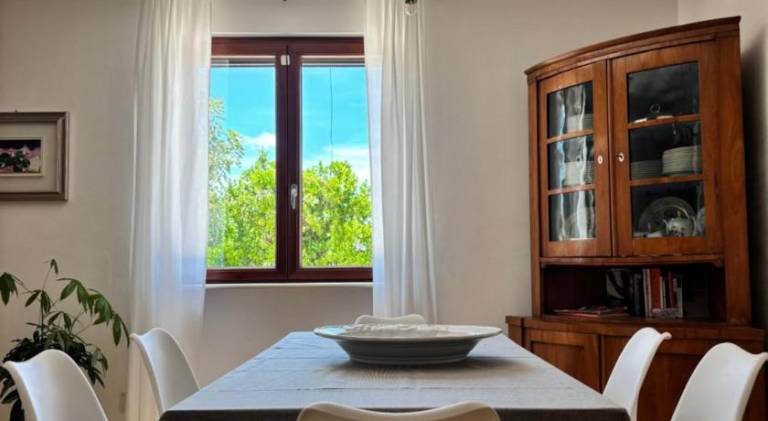 Fully equipped spacious villa with patio & yard | Perfect for remote work | Pets allowed — photo 4