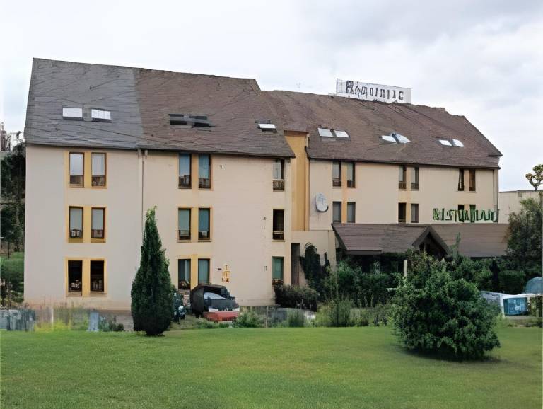 Hotel Bagatelle Paris Nord Roissy CDG in Goussainville