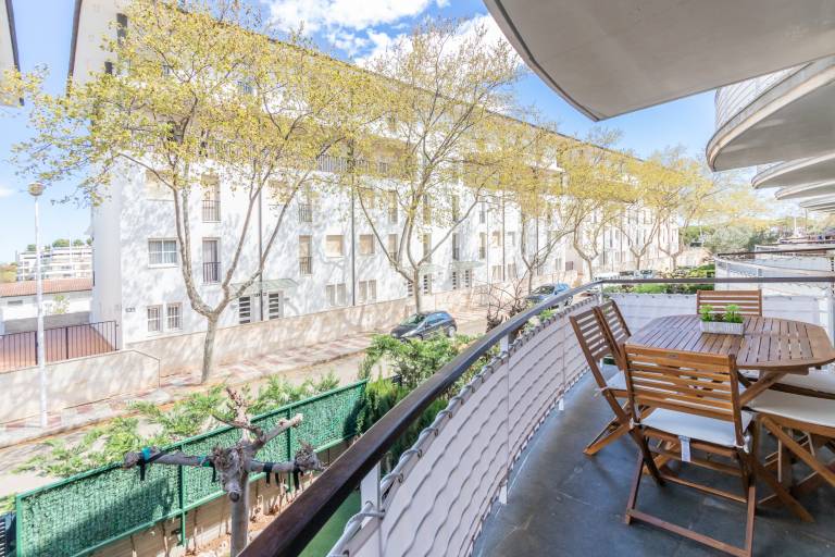 Fully equipped apartment with fast internet, pool & yard | Sea view | Beach nearby | Pet-friendly — photo 3