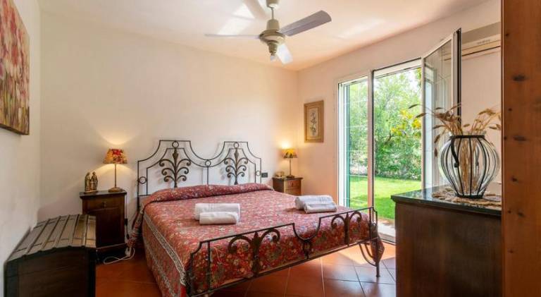 Villa with pool & hot tub | Pet-friendly — photo 2