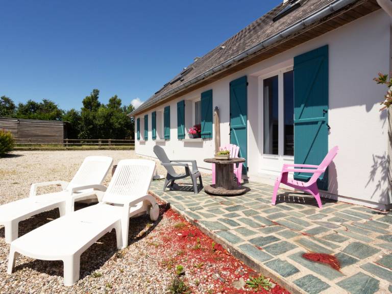 Vacation home with patio, yard & barbecue — photo 4