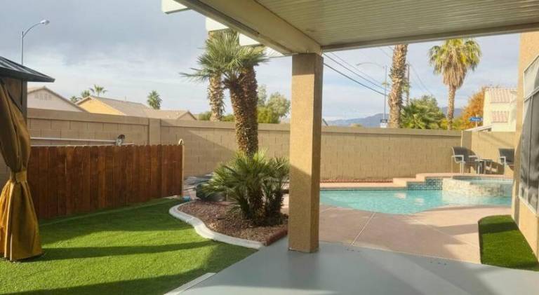 House with pool in North Las Vegas, NV