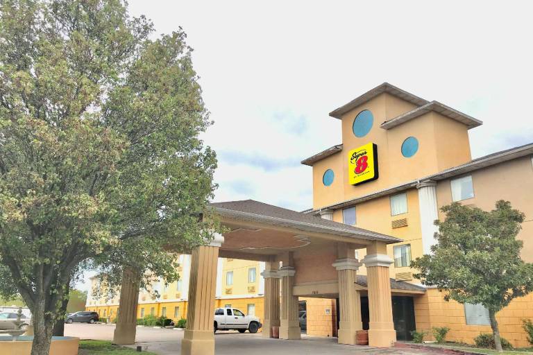 Super 8 by Wyndham Temple I-35 — photo 2