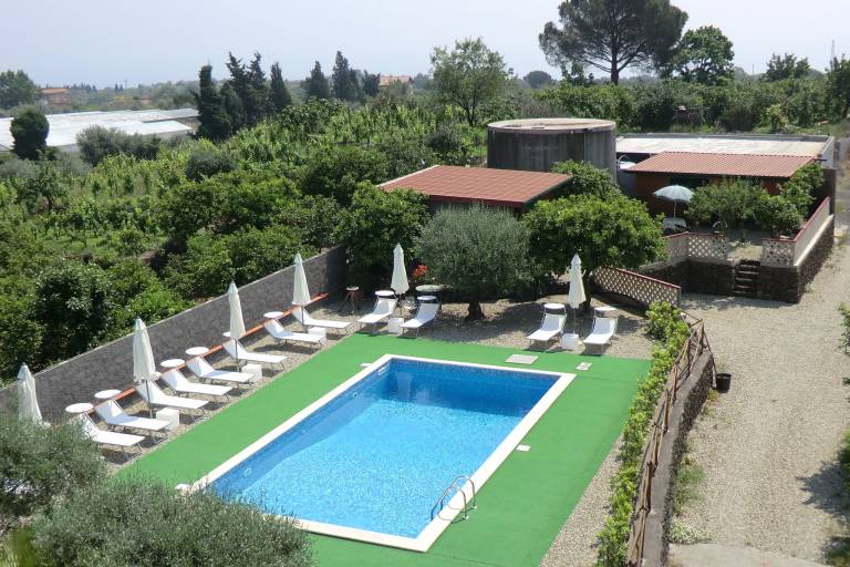 House with terrace, barbecue & pool | Nature view — photo 3
