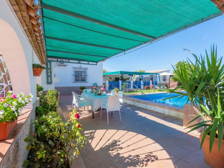 Fully equipped lovely vacation home with barbeque, patio & yard | Nature view | Suitable for remote work | Pet-friendly — photo 5