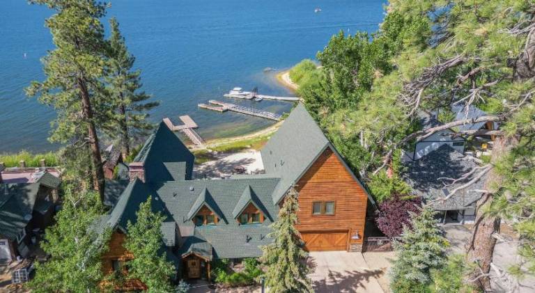 2 Lakefront Homes by AvantStay Sleeps 23 Private DockBeach Hot Tub Fire Pit Deck Views in Big Bear Lake, CA