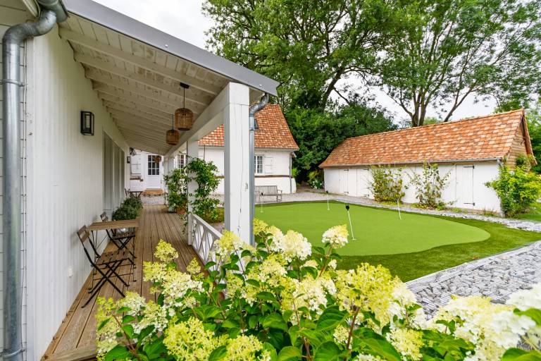Vacation home with yard, barbeque & patio — photo 4