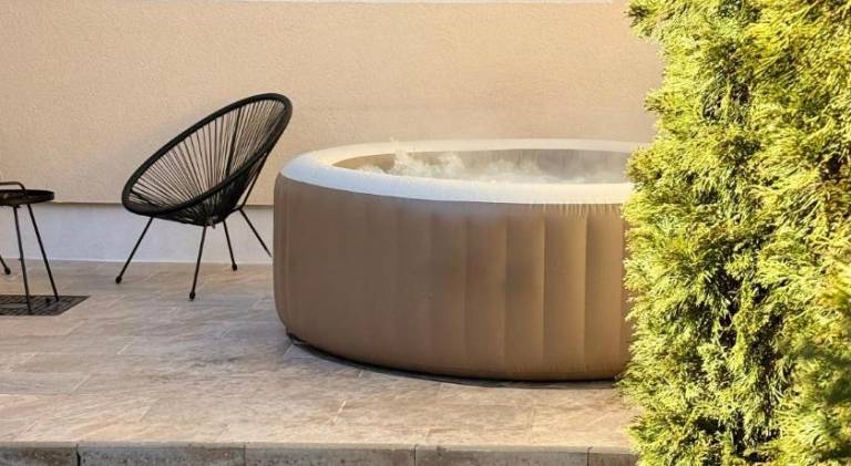 Villa with jacuzzi — photo 4