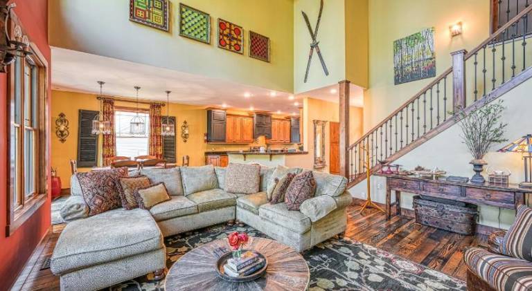 House with hot tub | Pets are welcome — photo 3