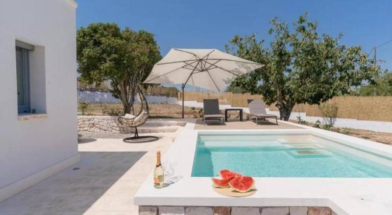 Charming vacation home with jacuzzi & pool | Pets are welcome — photo 3