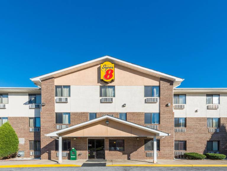 Super 8 by Wyndham Front Royal Near Shenandoah National Park in Front Royal, VA