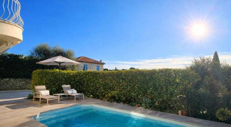 Lovely vacation home with yard, terrace & private pool | Dogs allowed — photo 4