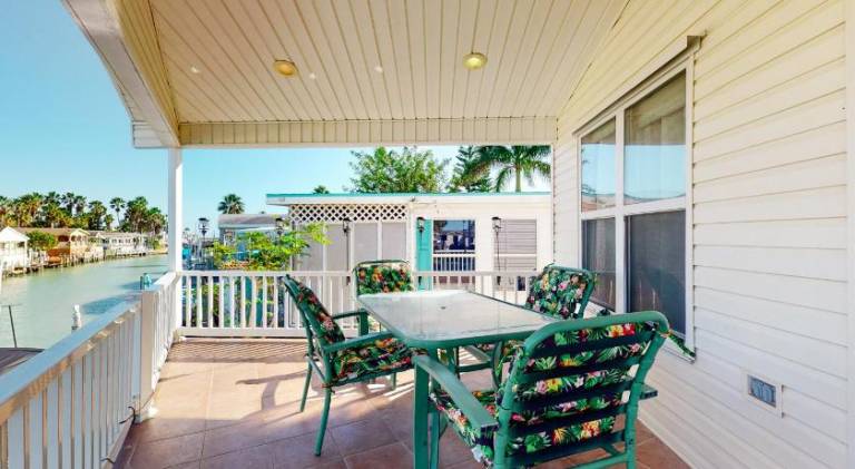 Lovely vacation home with pool & hot tub | Pets allowed — photo 5