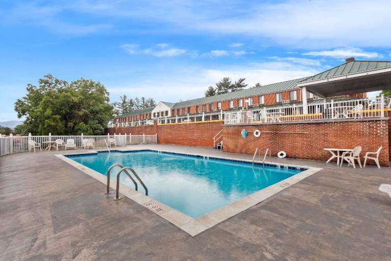 Econo Lodge Waynesboro - Skyline Drive in Waynesboro, VA