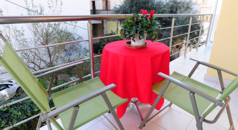 Rental apartment with patio — photo 5