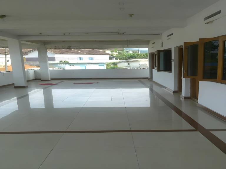 Serviced apartment with patio — photo 5