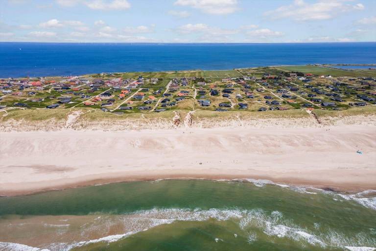 Fully equipped vacation home with BBQ & patio | Close to the beach | Pet-friendly — photo 3