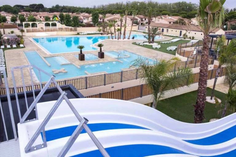 Child-friendly camping suite with heated pool & patio | Pets are welcome — photo 2