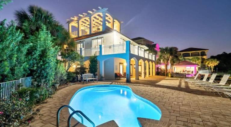 House with pool in Destin, FL