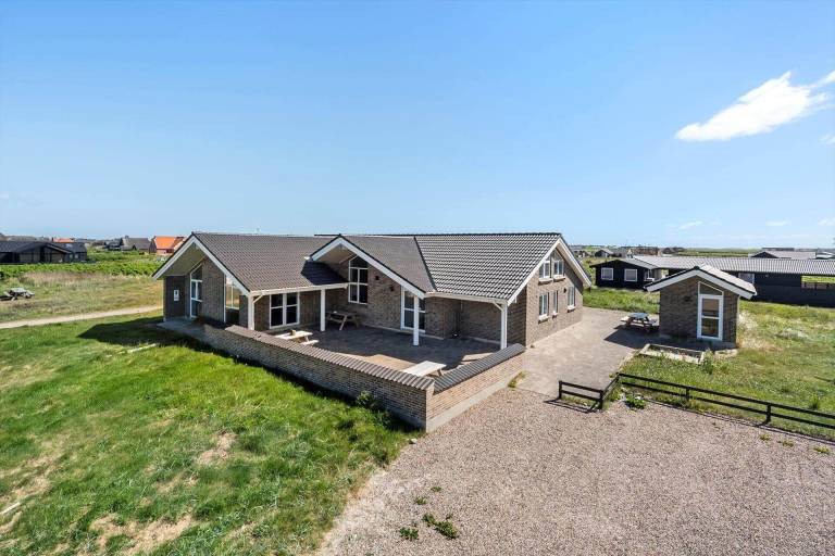 Fully equipped lovely vacation home with pool, grill & sauna | Pets are welcome — photo 2