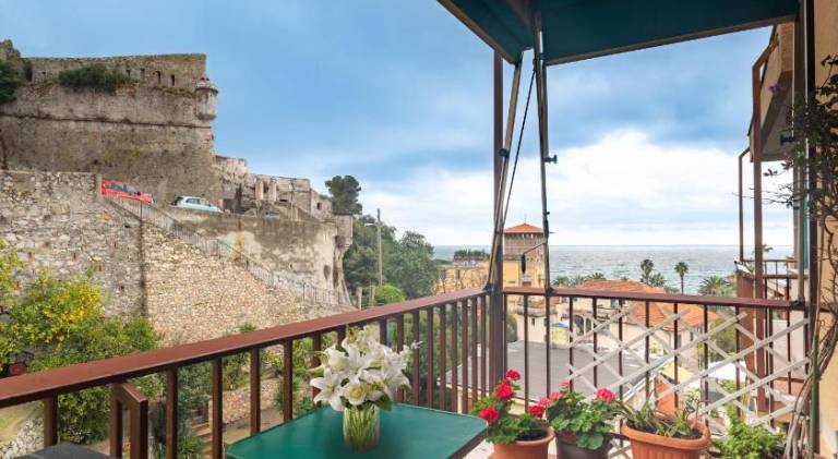 Wonderful holiday apartment | Next to the beach | Pet-friendly in Finale Ligure