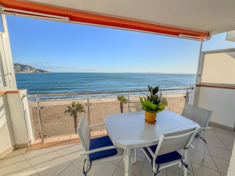 Rental apartment with patio in Roses