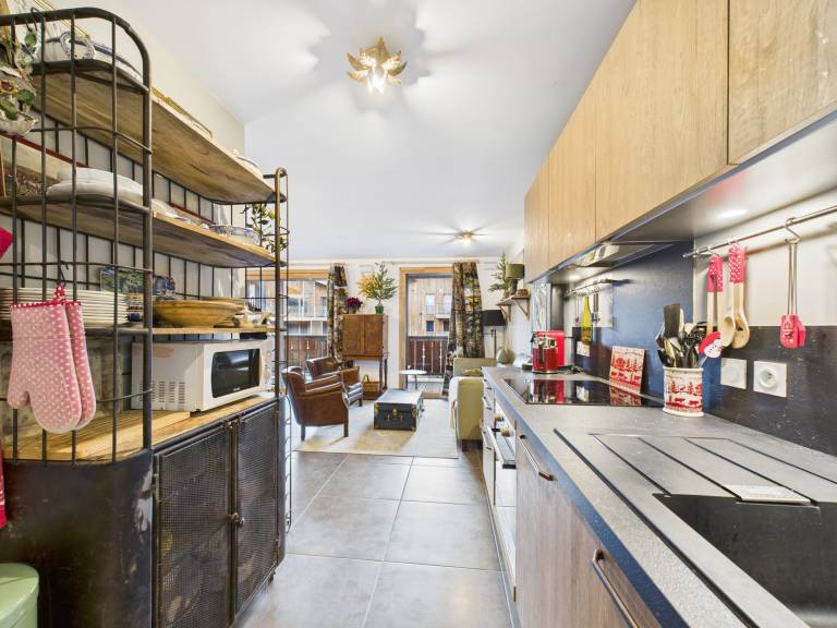Central Apartment for 5 with Balcony, Wi-Fi, and Garage in Les Gets — photo 2