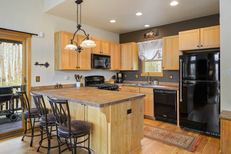 Family-friendly ample vacation home with jacuzzi & BBQ | Mountain view | Pets are welcome — photo 3