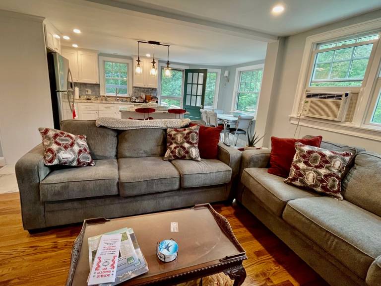 "Seaquester" Cottage: Your Charming Dog-Friendly Brewster Escape – Golf and Beaches Minutes Away! — photo 5