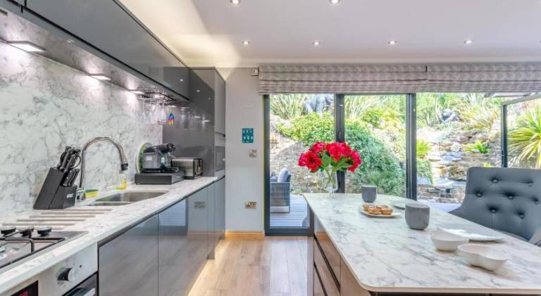 House with pool & jacuzzi | Dogs allowed — photo 4