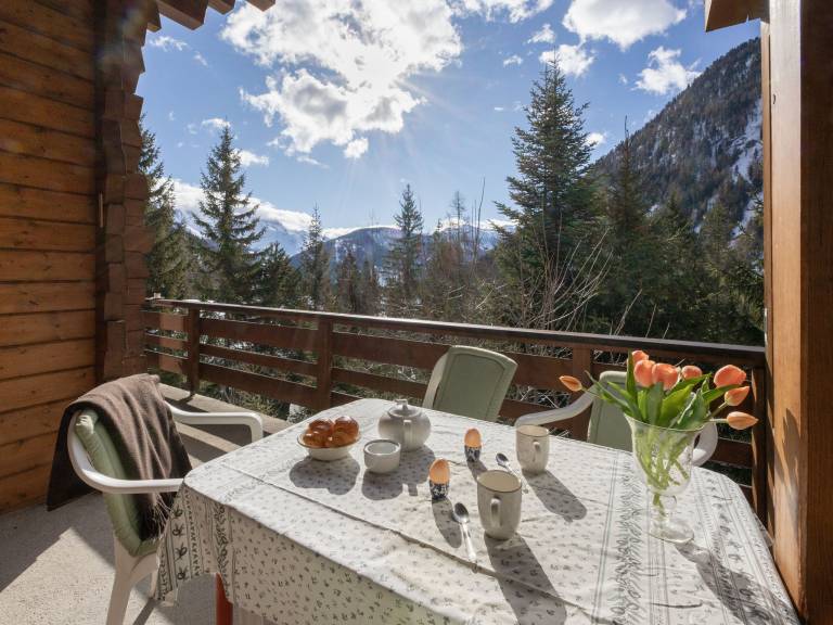 Fully equipped vacation home with patio & BBQ | Mountain view | Close to the ski | Pets allowed — photo 4