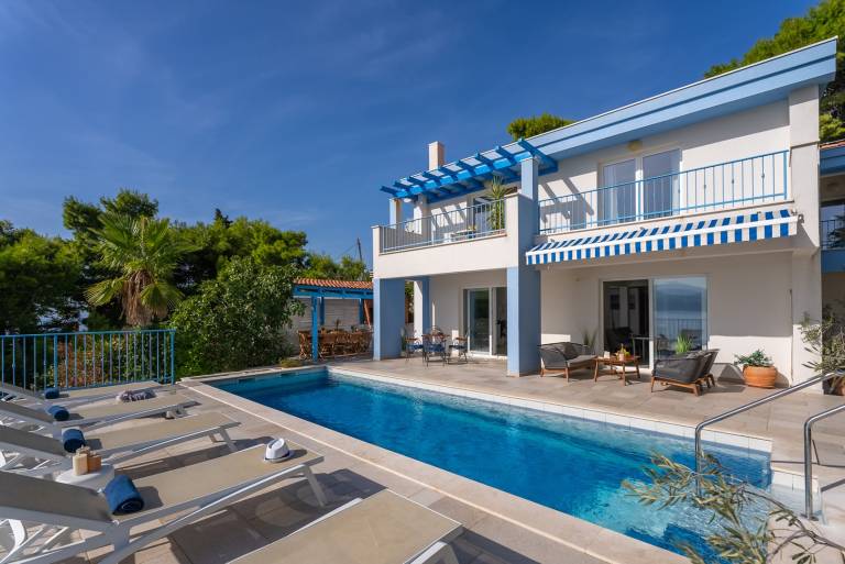 Child-friendly wonderful villa with garden, terrace & fast internet | City view | Next to the beach | Pets allowed — photo 5