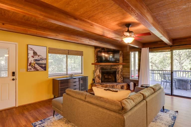 Spacious Groveland Cabin w/ Wraparound Deck! — photo 5