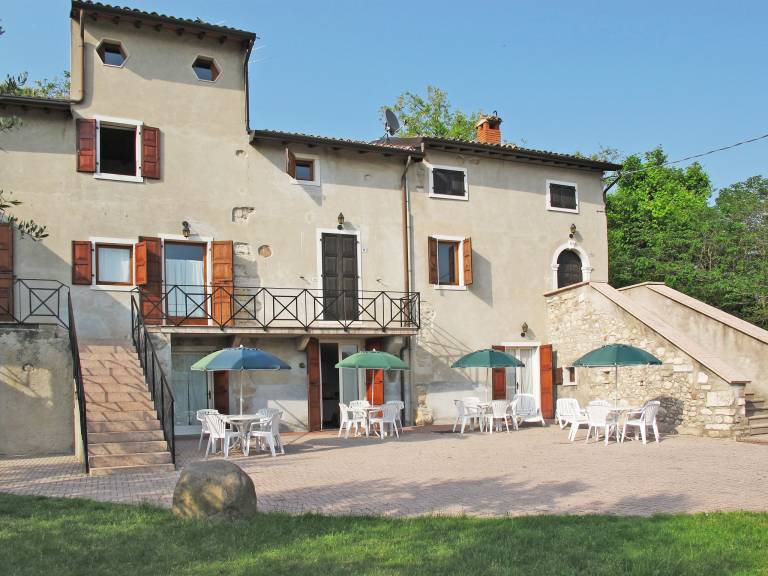 Rental apartment with yard, pool & patio — photo 3