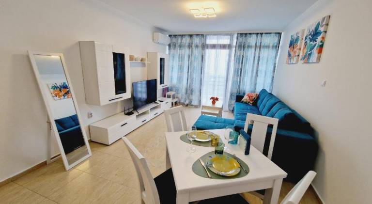 Apartment with terrace, yard & private pool | Beach nearby | Pets are welcome — photo 3