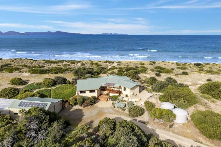 House  Coles Bay