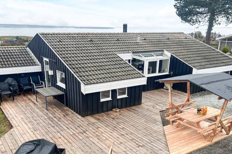 Fully equipped house with yard, BBQ & pool | Dogs allowed — photo 3