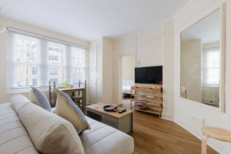 Incredibly Located 1BDR Hideaway in Soho