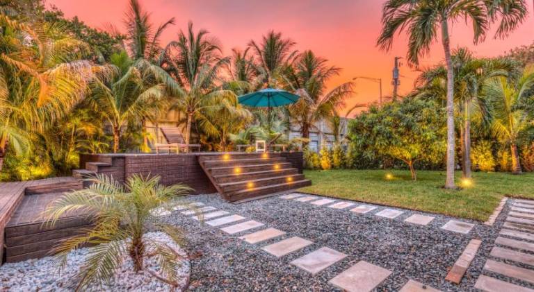 Spacious vacation home with pool | Pets are welcome in Fort Lauderdale, FL