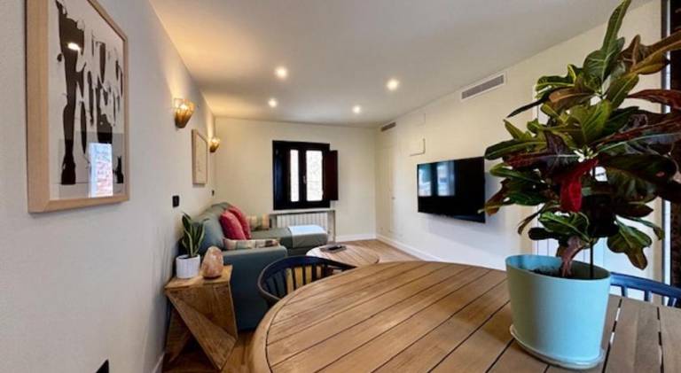 Apartment with patio | Pets are welcome — photo 2