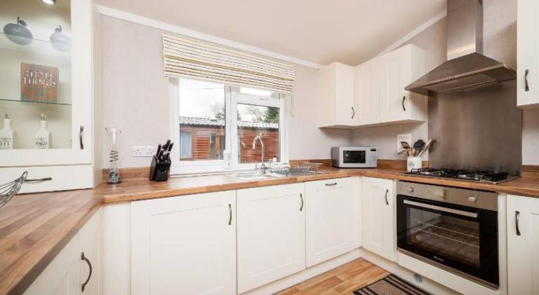 Charming lodge with BBQ & patio | Dogs allowed — photo 4