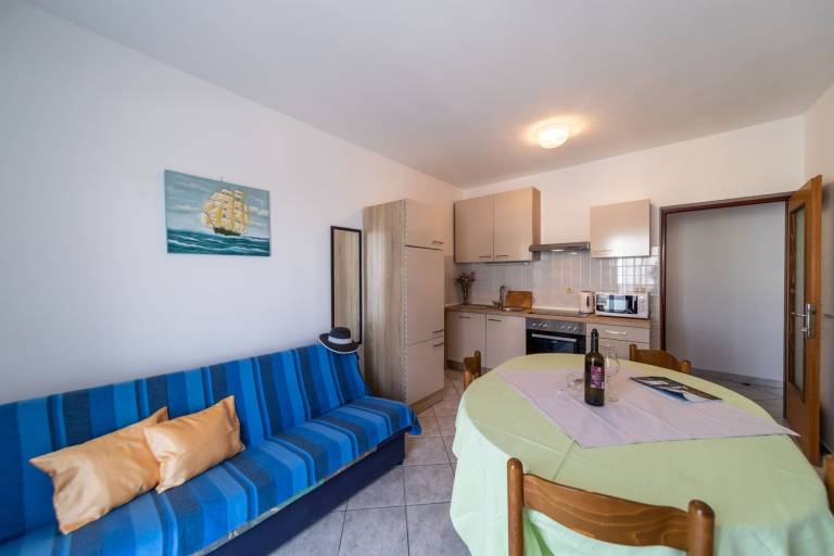 Two bedroom apartment with terrace and sea view Rab (A-24367-a) — photo 4