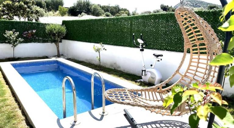 Fully equipped villa with private pool, yard & patio | Pets are welcome — photo 4