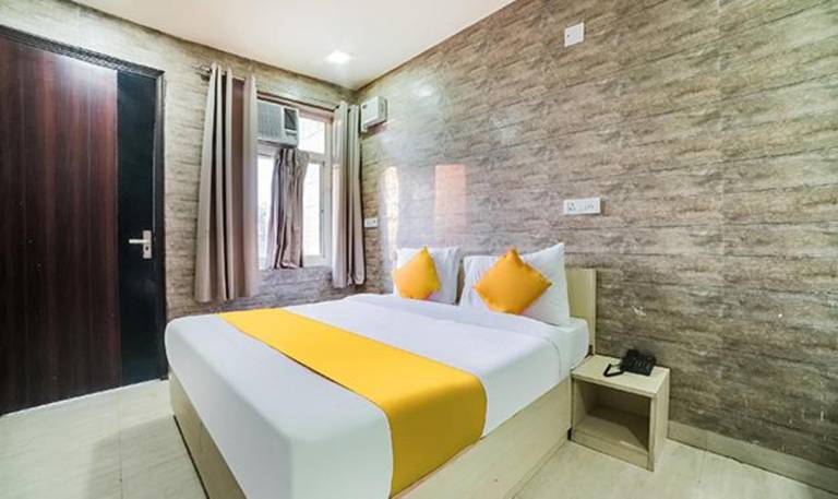 FabHotel Model Town