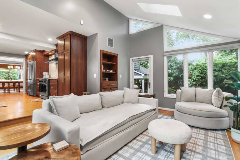Sojourn Beautiful Home with Beach Access Backyard