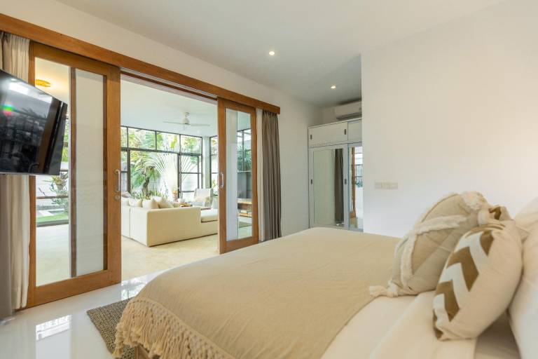 Child-friendly villa with grill, patio & yard | Beach nearby | Dogs allowed — photo 2