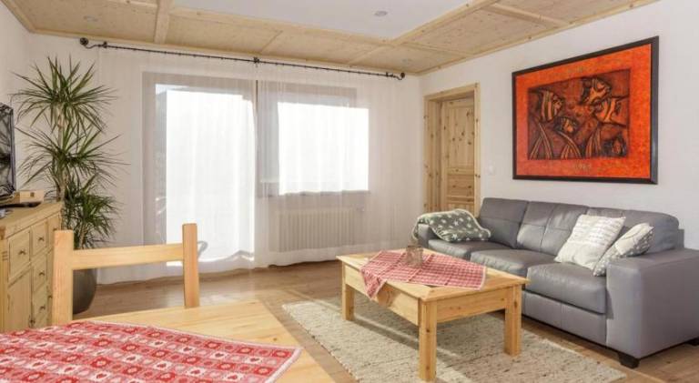 Holiday apartment with grill & yard — photo 2
