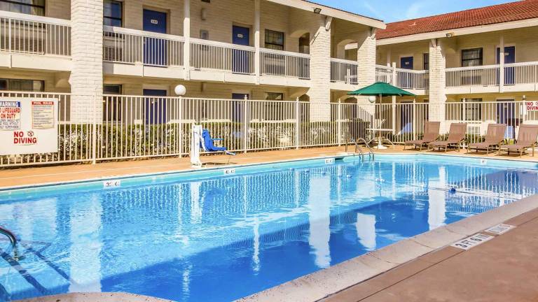 Motel 6 Baytown, TX - Garth Rd in Baytown, TX