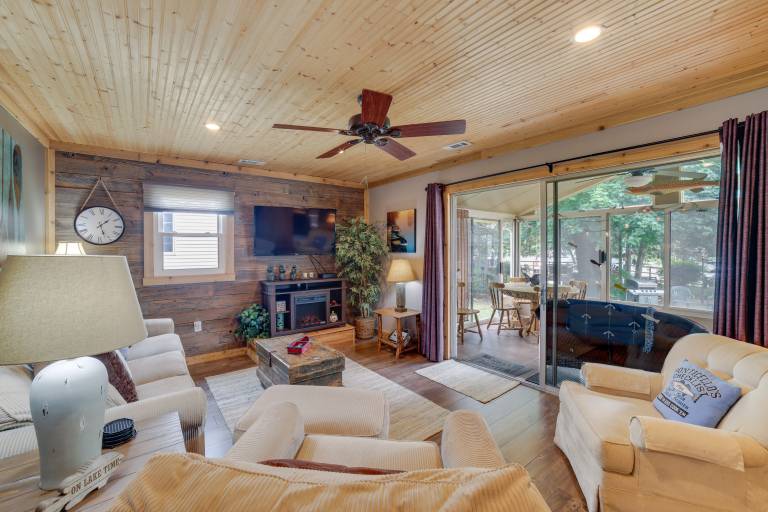 Lakefront Cottage w/ Deck Near Indiana Beach! — photo 5
